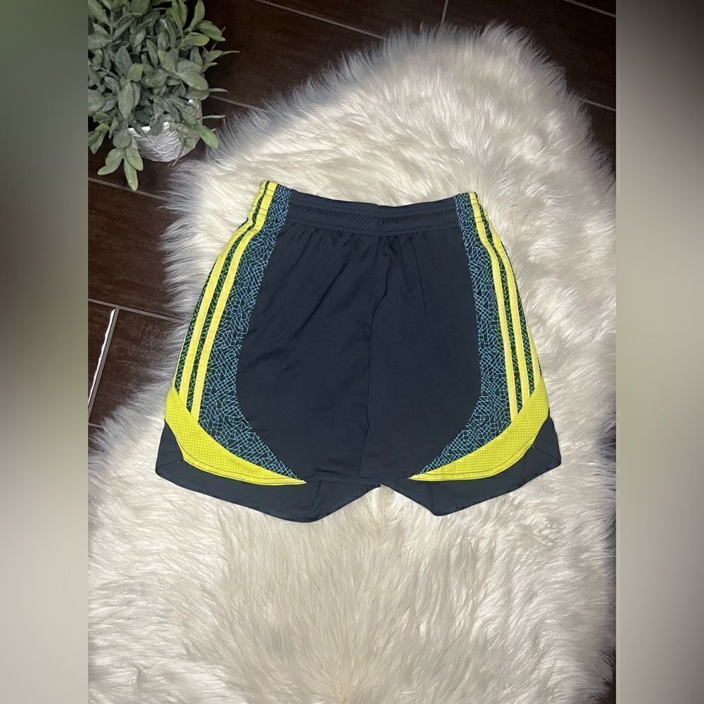 Adidas Climate athletic shorts sz small
